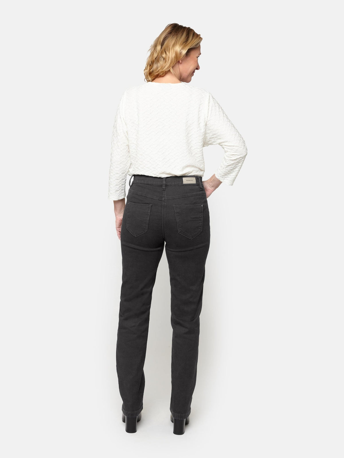 Sonja Jeans - Vasket Sort - Lige Ben / Elastik i Siden