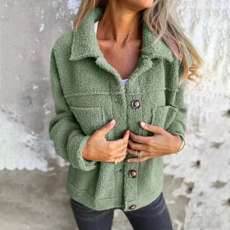 Emma | Sherpajakke med knaplukning