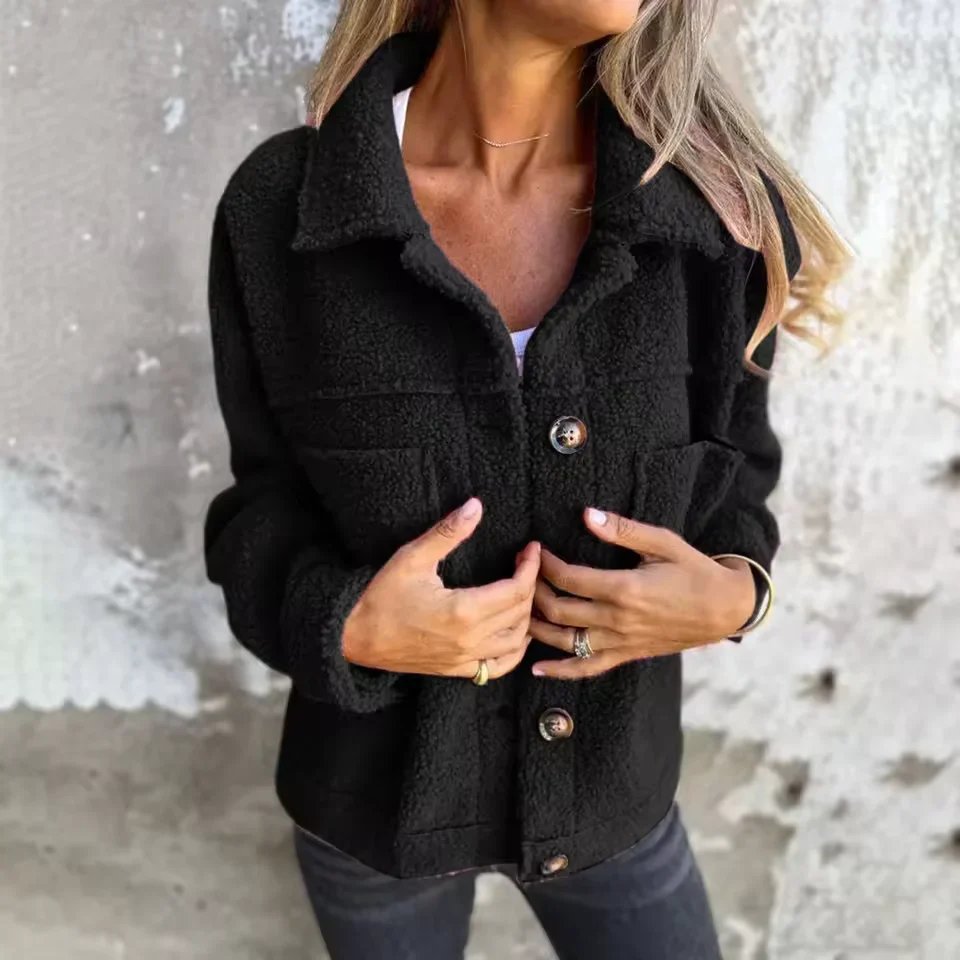 Emma | Sherpajakke med knaplukning