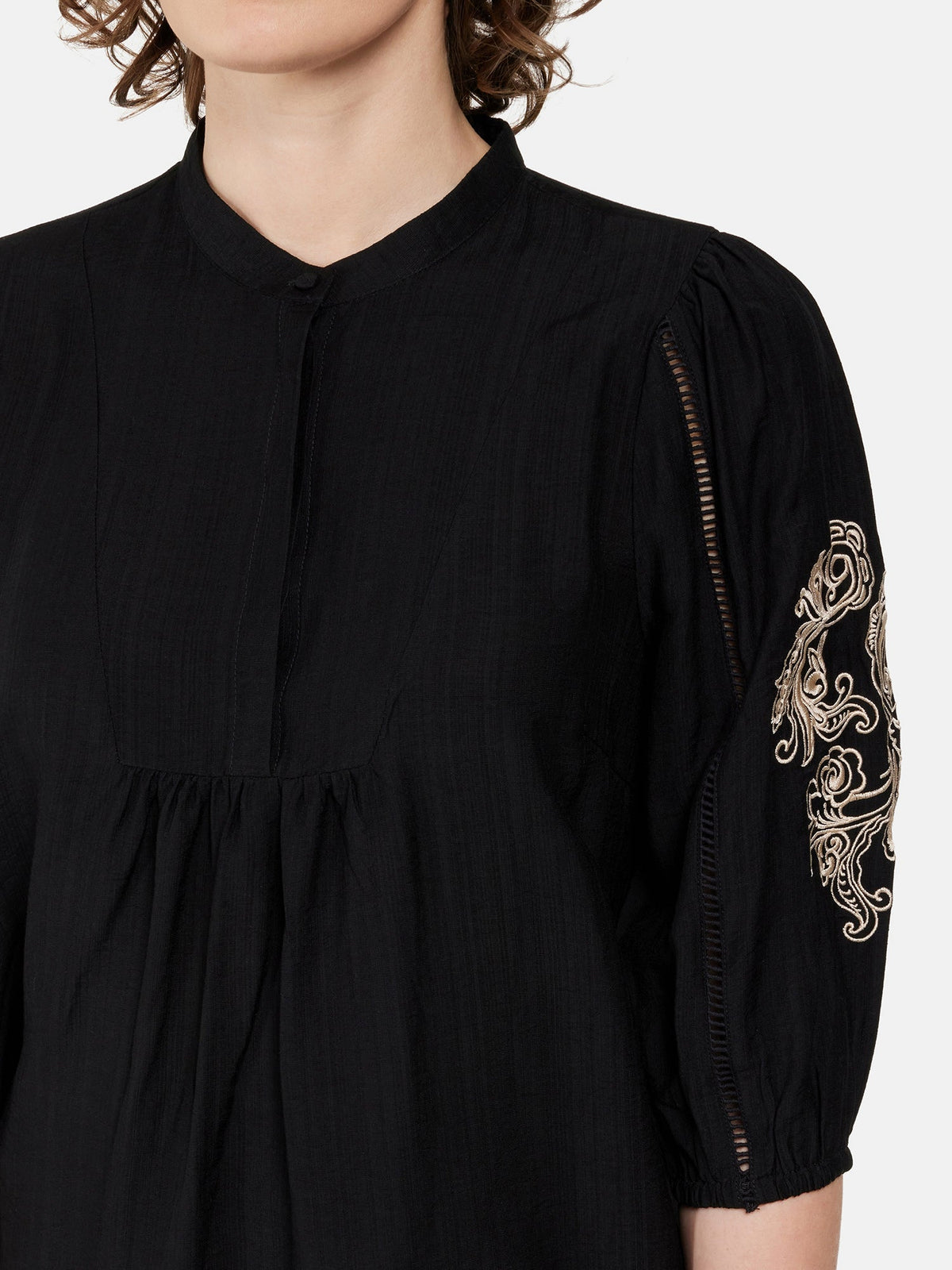 Bluse - Sort - Broderie Detalje