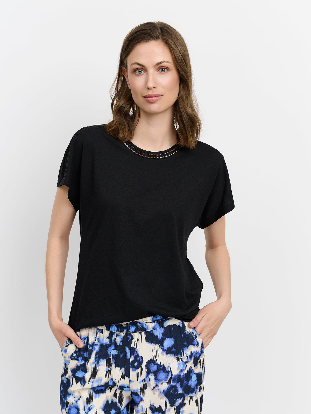 T-shirt - Sort - Broderi