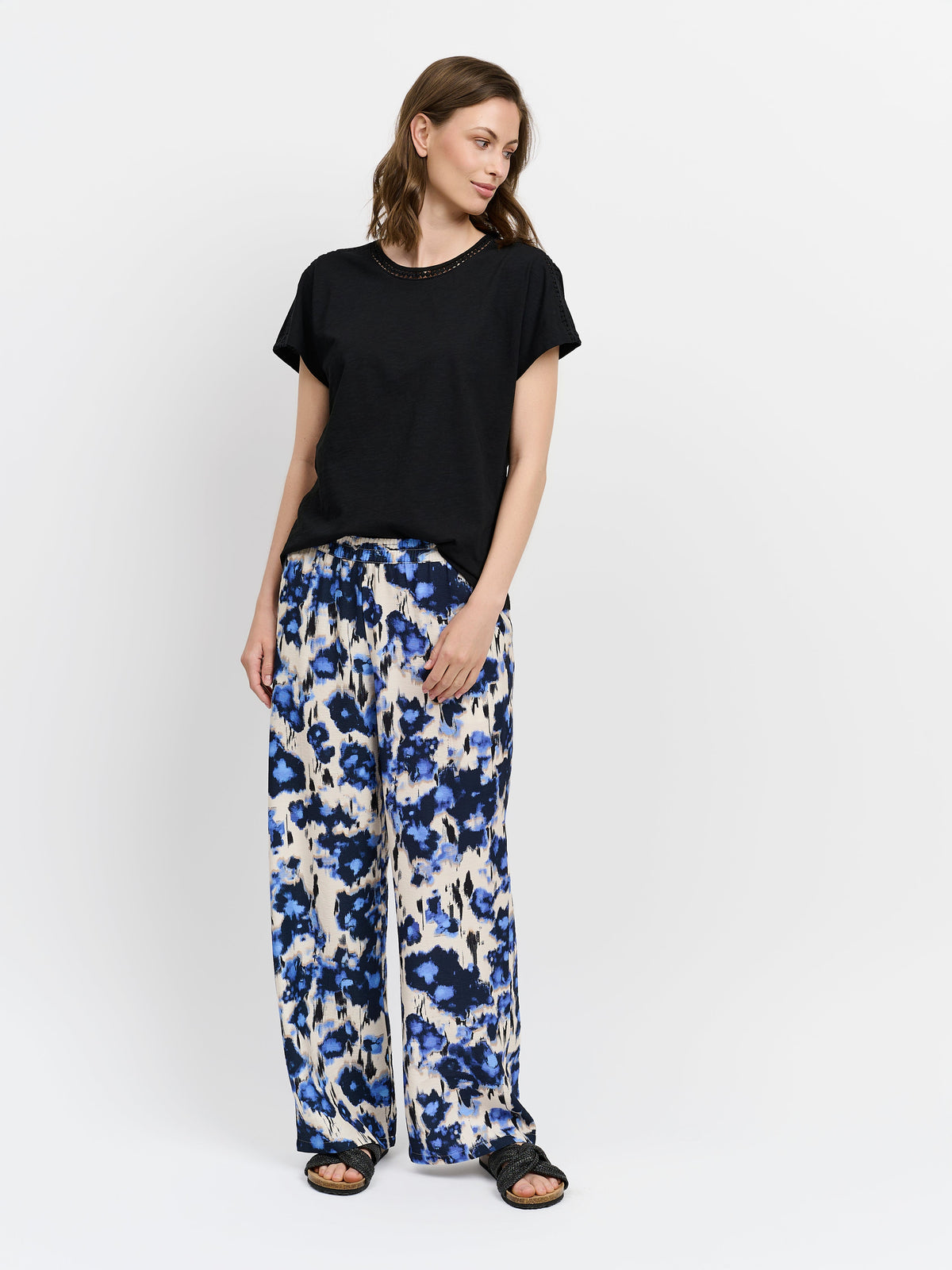 T-shirt - Sort - Broderi