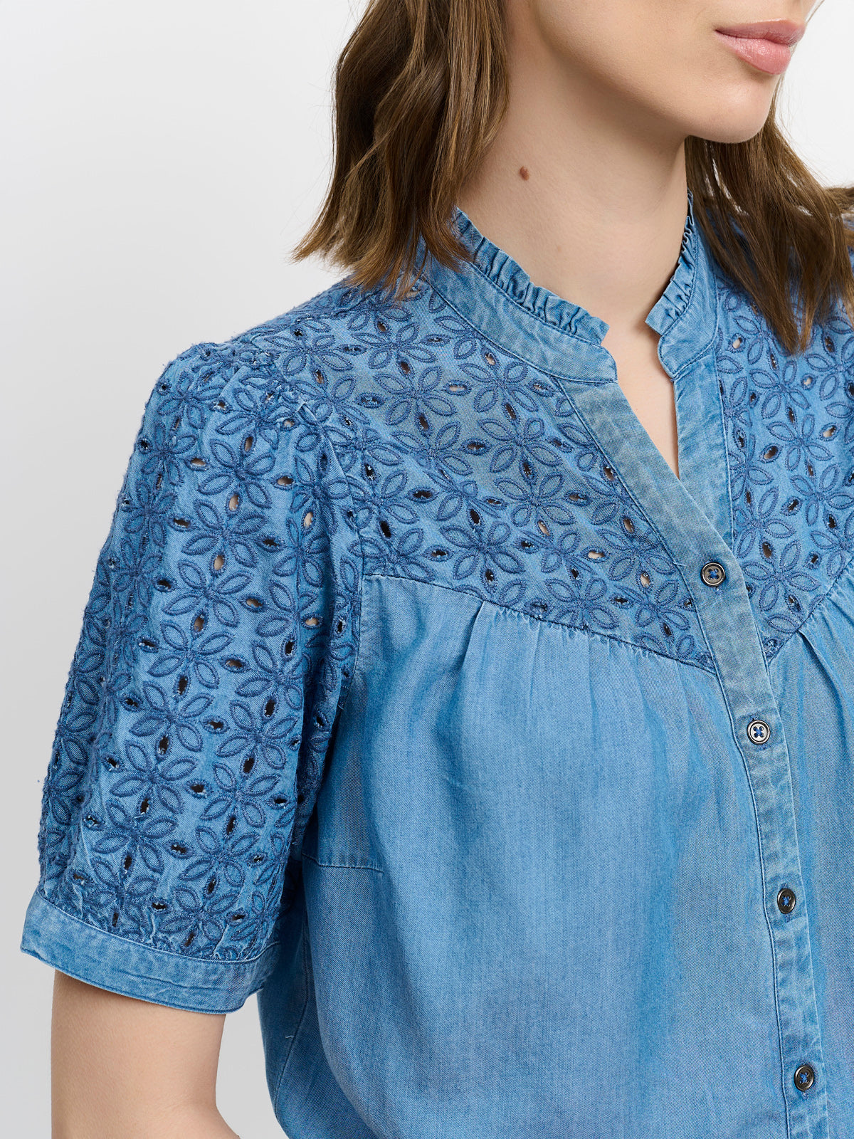 Kortærmet Denim Skjorte - Blå - Broderie Anglaise
