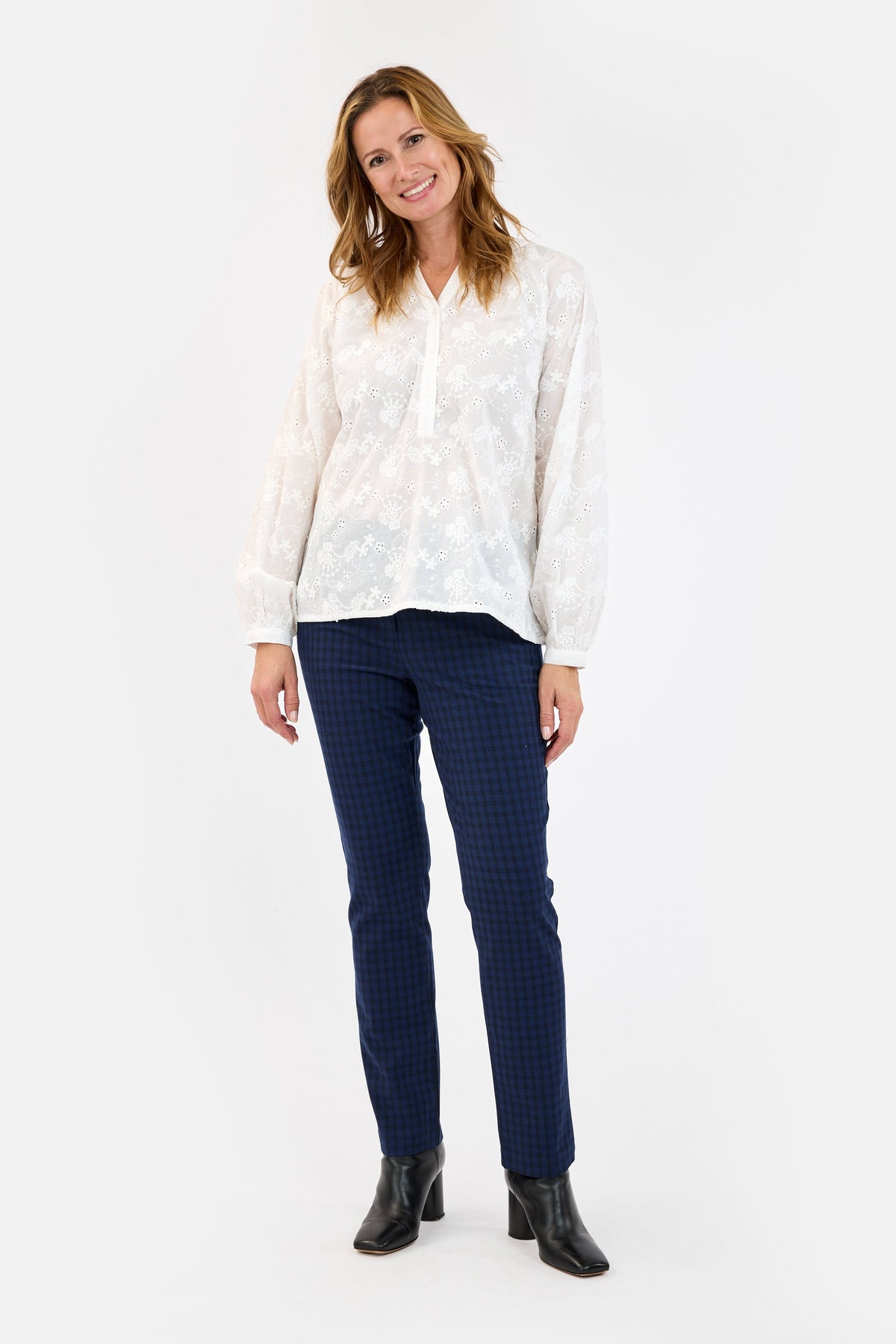 Bluse - Hvid - Broderie Anglaise