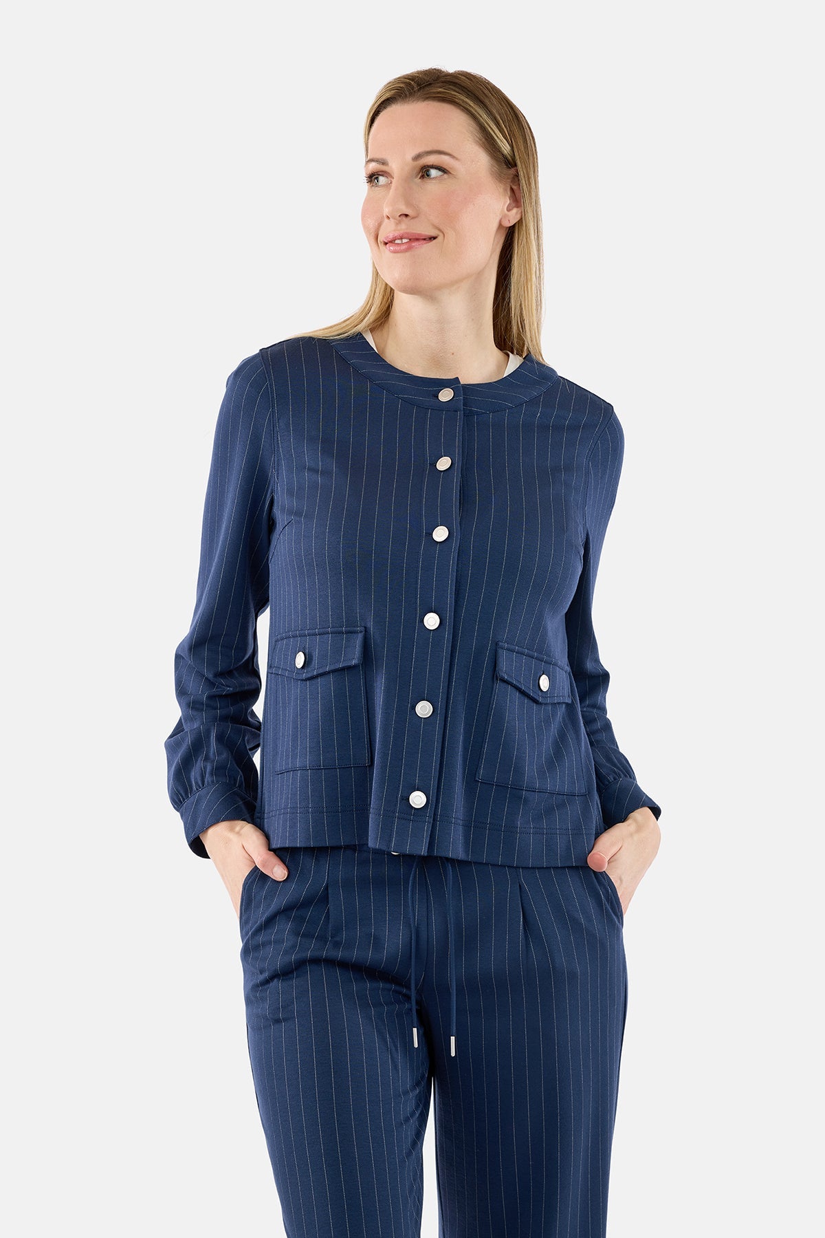 Let Jakke - Navy - Stribet med Knaplukning