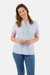 Kortærmet T-shirt - Lyseblå - Flæsedetalje