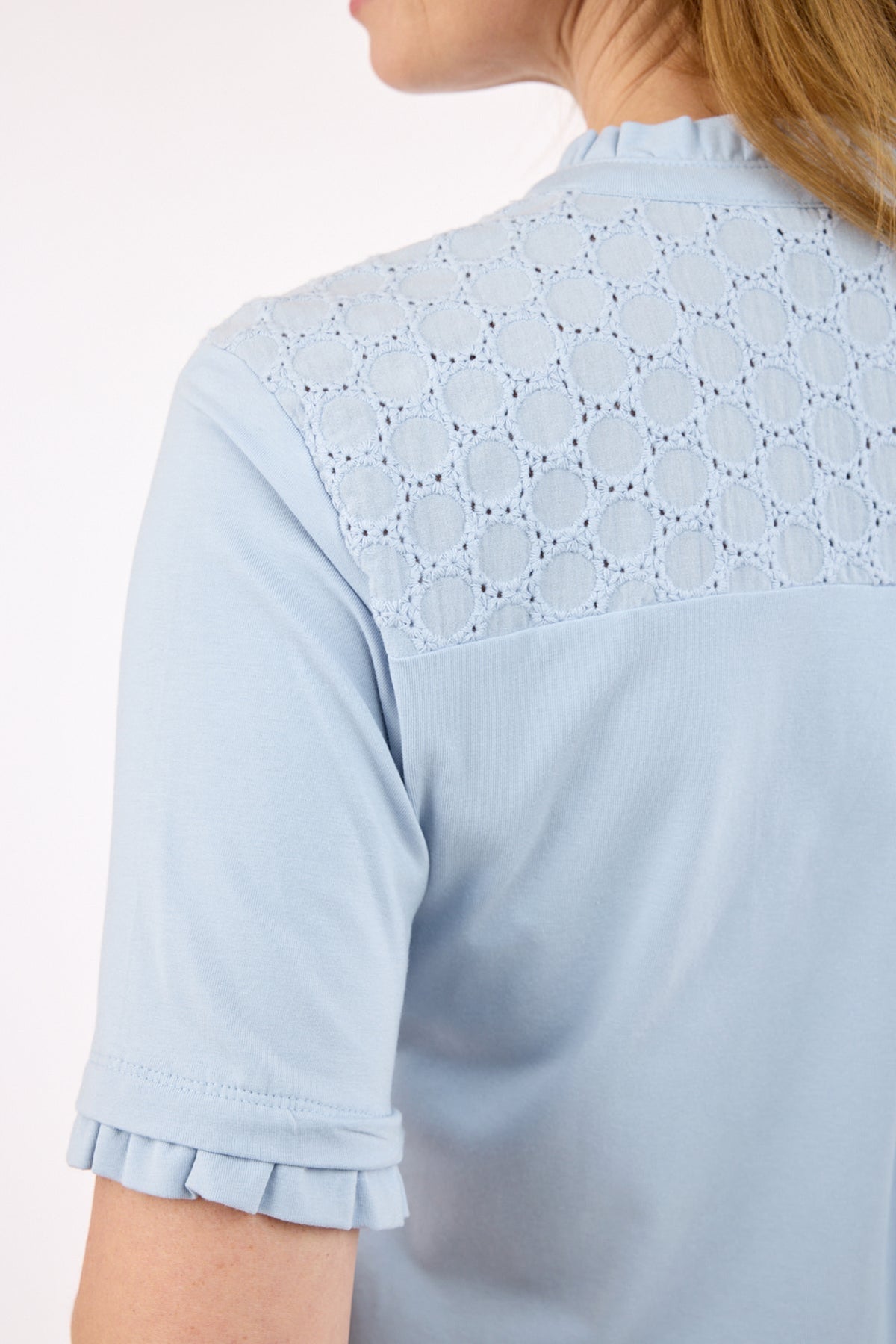 Kortærmet T-shirt - Lyseblå - Flæsekant