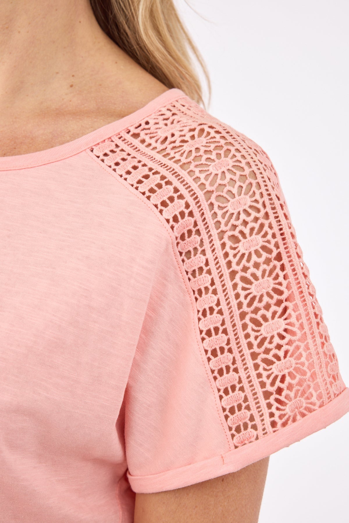 Kortærmet T-shirt - Lyserød - Blondeærmer