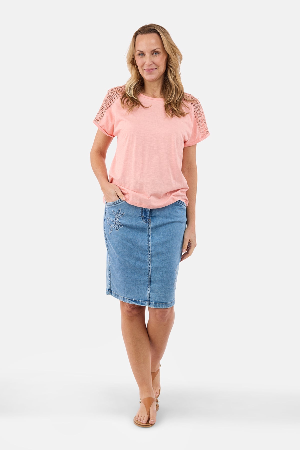 Kortærmet T-shirt - Lyserød - Blondeærmer